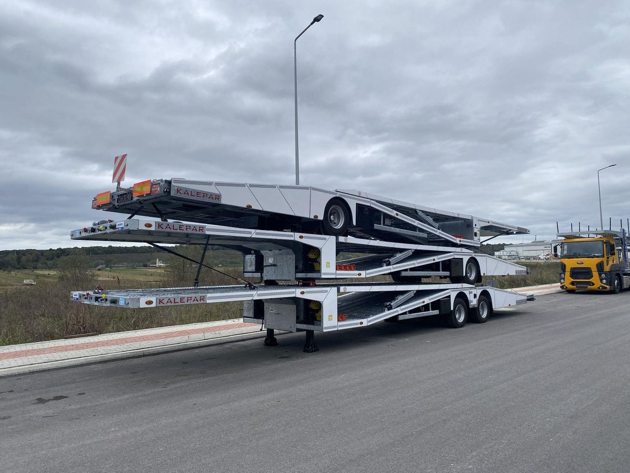 KALEPAR KLP228V4 4er-Autotransporter 2xAchse VDI - Poluprikolica za prijevoz automobila: slika KALEPAR KLP228V4 4er-Autotransporter 2xAchse VDI - Poluprikolica za prijevoz automobila KALEPAR KLP228V4 4er-Autotransporter 2xAchse VDI - Poluprikolica za prijevoz automobila: slika KALEPAR KLP228V4 4er-Autotransporter 2xAchse VDI - Poluprikolica za prijevoz automobila