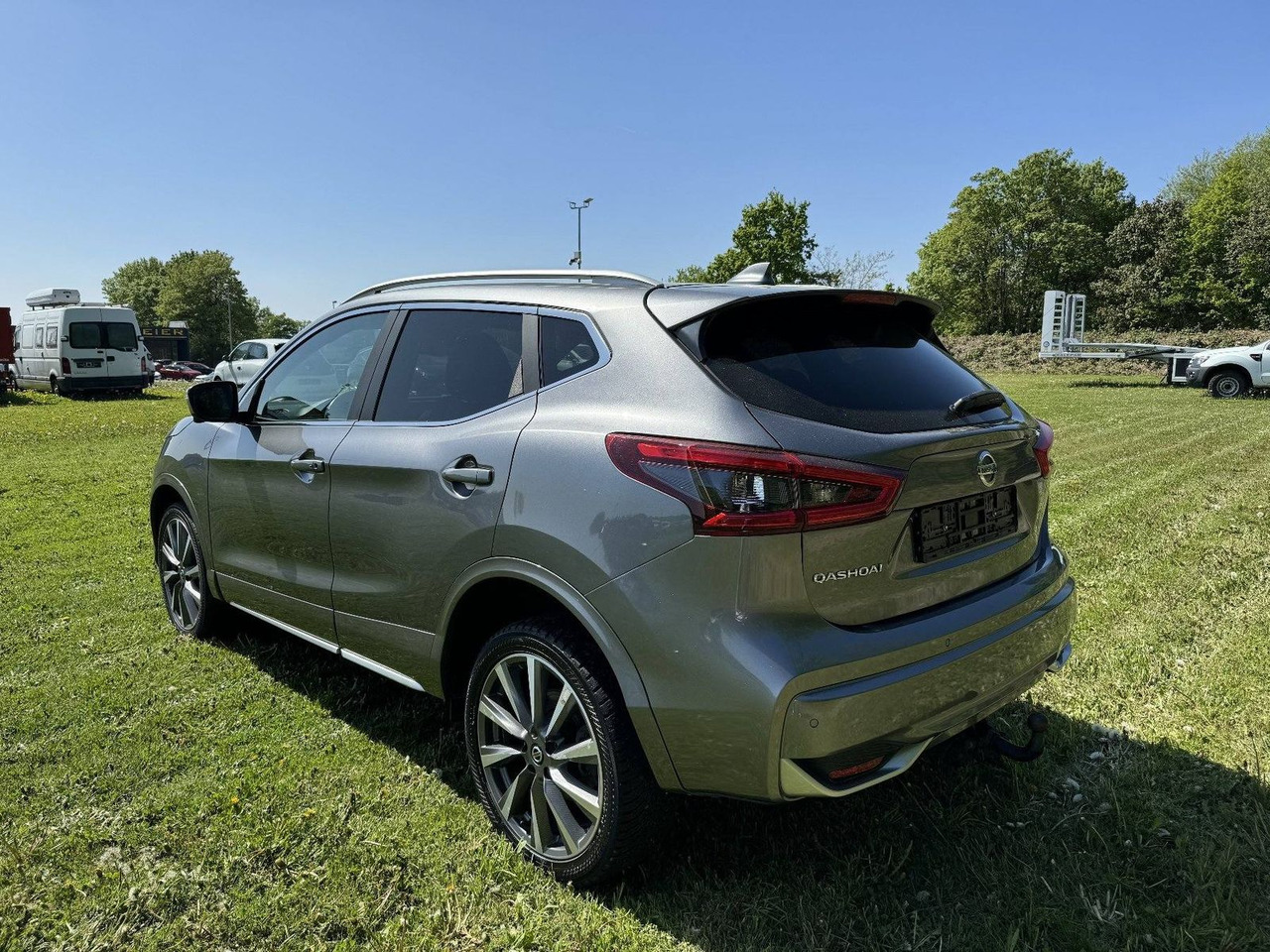 Nissan Qashqai 1.7 dCi N-Connecta 4x4 ALLRAD AUTOMATIK - SUV: slika Nissan Qashqai 1.7 dCi N-Connecta 4x4 ALLRAD AUTOMATIK - SUV Nissan Qashqai 1.7 dCi N-Connecta 4x4 ALLRAD AUTOMATIK - SUV: slika Nissan Qashqai 1.7 dCi N-Connecta 4x4 ALLRAD AUTOMATIK - SUV
