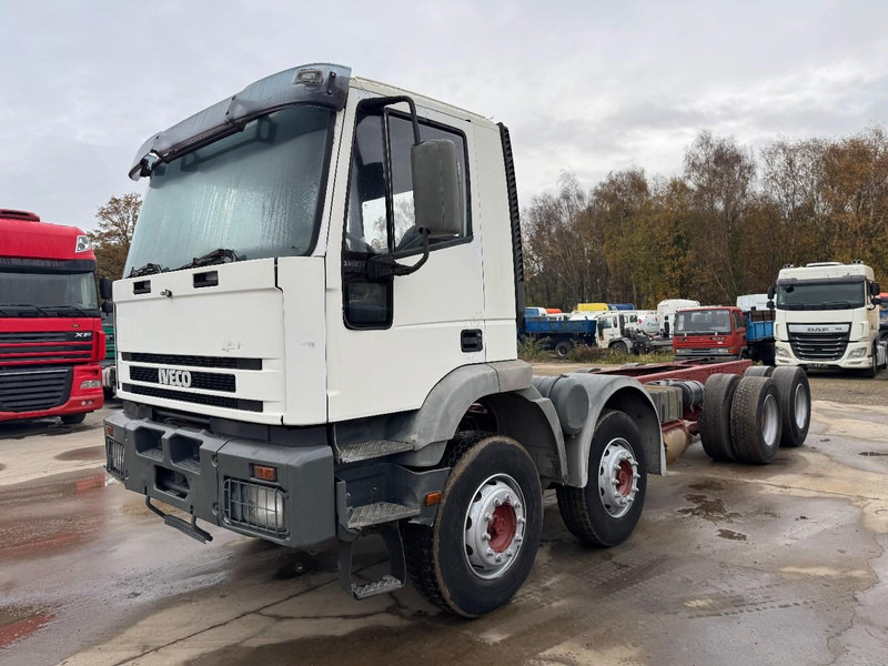Iveco Eurotrakker 340 E 34 (GRAND PONT / LAMES / POMPE MANUELLE / BOITE MANUELLE / 12 ROUES) - Kamion-šasija: slika Iveco Eurotrakker 340 E 34 (GRAND PONT / LAMES / POMPE MANUELLE / BOITE MANUELLE / 12 ROUES) - Kamion-šasija Iveco Eurotrakker 340 E 34 (GRAND PONT / LAMES / POMPE MANUELLE / BOITE MANUELLE / 12 ROUES) - Kamion-šasija: slika Iveco Eurotrakker 340 E 34 (GRAND PONT / LAMES / POMPE MANUELLE / BOITE MANUELLE / 12 ROUES) - Kamion-šasija