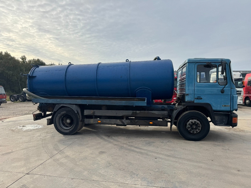 MAN 18.232 (12.000L / STEEL SUSPENSION / 6 CYLINDER WITH MANUAL PUMP) - Vakum kamion: slika MAN 18.232 (12.000L / STEEL SUSPENSION / 6 CYLINDER WITH MANUAL PUMP) - Vakum kamion MAN 18.232 (12.000L / STEEL SUSPENSION / 6 CYLINDER WITH MANUAL PUMP) - Vakum kamion: slika MAN 18.232 (12.000L / STEEL SUSPENSION / 6 CYLINDER WITH MANUAL PUMP) - Vakum kamion
