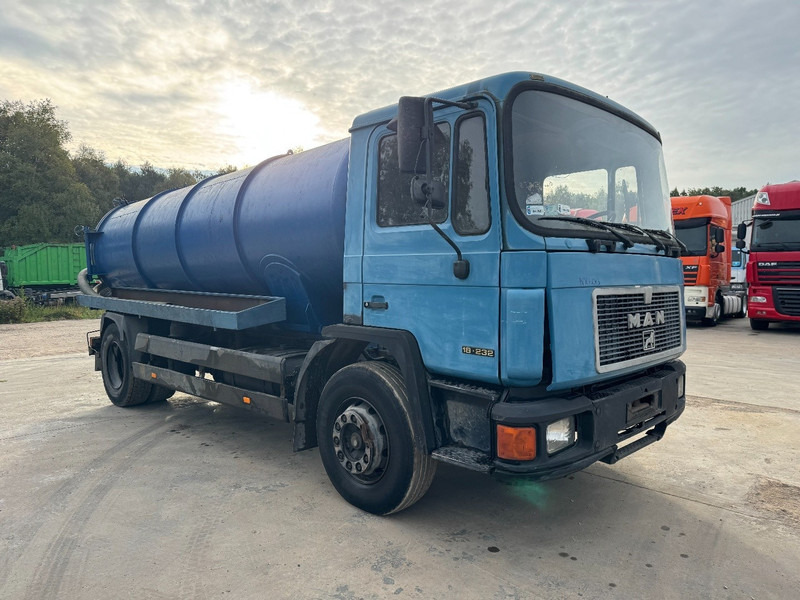 MAN 18.232 (12.000L / STEEL SUSPENSION / 6 CYLINDER WITH MANUAL PUMP) - Vakum kamion: slika MAN 18.232 (12.000L / STEEL SUSPENSION / 6 CYLINDER WITH MANUAL PUMP) - Vakum kamion MAN 18.232 (12.000L / STEEL SUSPENSION / 6 CYLINDER WITH MANUAL PUMP) - Vakum kamion: slika MAN 18.232 (12.000L / STEEL SUSPENSION / 6 CYLINDER WITH MANUAL PUMP) - Vakum kamion