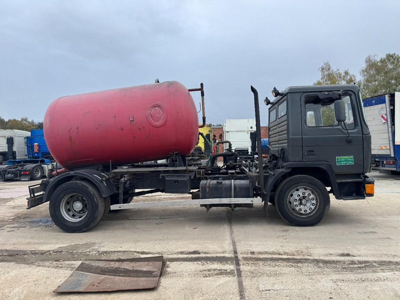 MAN 18.232 (8000 L / 6 CYLINDER WITH MANUAL PUMP / STEEL SUSPENSION) - Vakum kamion: slika MAN 18.232 (8000 L / 6 CYLINDER WITH MANUAL PUMP / STEEL SUSPENSION) - Vakum kamion MAN 18.232 (8000 L / 6 CYLINDER WITH MANUAL PUMP / STEEL SUSPENSION) - Vakum kamion: slika MAN 18.232 (8000 L / 6 CYLINDER WITH MANUAL PUMP / STEEL SUSPENSION) - Vakum kamion