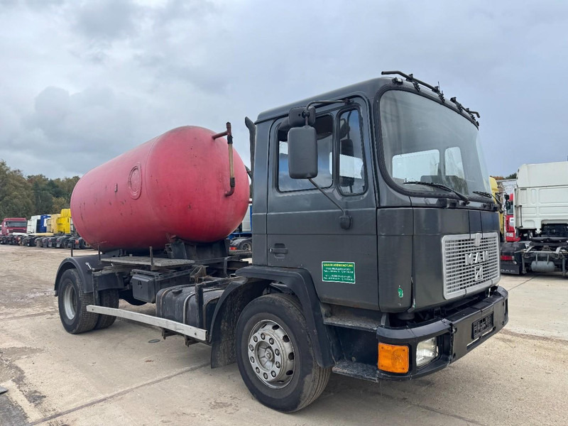 MAN 18.232 (8000 L / 6 CYLINDER WITH MANUAL PUMP / STEEL SUSPENSION) - Vakum kamion: slika MAN 18.232 (8000 L / 6 CYLINDER WITH MANUAL PUMP / STEEL SUSPENSION) - Vakum kamion MAN 18.232 (8000 L / 6 CYLINDER WITH MANUAL PUMP / STEEL SUSPENSION) - Vakum kamion: slika MAN 18.232 (8000 L / 6 CYLINDER WITH MANUAL PUMP / STEEL SUSPENSION) - Vakum kamion