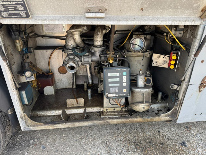 Kamion cisterna Mercedes-Benz SK 1726 (13.000L / 2 COMPARTIMENTS / GRAND PONT / LAMES / V8): slika Kamion cisterna Mercedes-Benz SK 1726 (13.000L / 2 COMPARTIMENTS / GRAND PONT / LAMES / V8)
