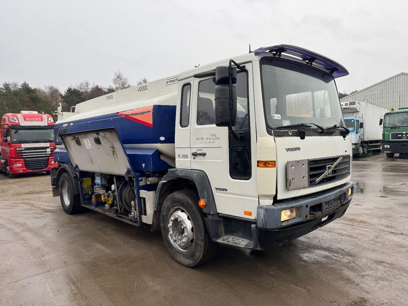 Volvo FL 6 - 220 (11000 L / 2 COMPARTMENTS / 18 TON / MANUAL GEARBOX / PERFECT) - Kamion cisterna: slika Volvo FL 6 - 220 (11000 L / 2 COMPARTMENTS / 18 TON / MANUAL GEARBOX / PERFECT) - Kamion cisterna Volvo FL 6 - 220 (11000 L / 2 COMPARTMENTS / 18 TON / MANUAL GEARBOX / PERFECT) - Kamion cisterna: slika Volvo FL 6 - 220 (11000 L / 2 COMPARTMENTS / 18 TON / MANUAL GEARBOX / PERFECT) - Kamion cisterna