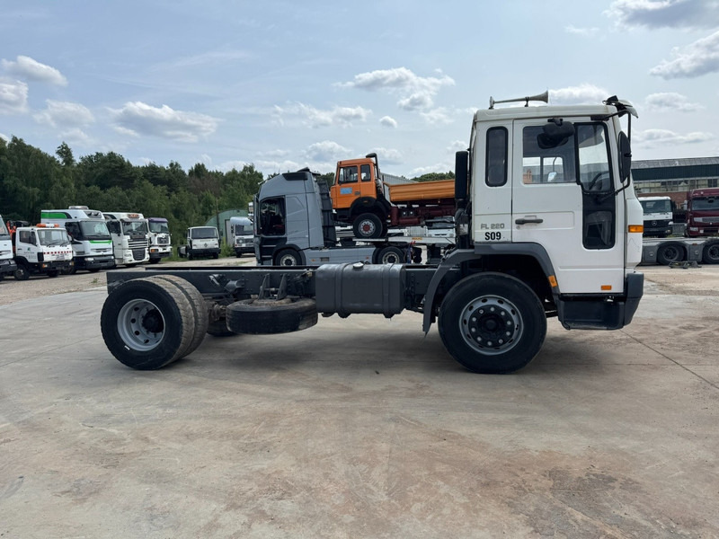 Volvo FL 6 - 220 (FULL STEEL SUSPENSION / MANUAL GEARBOX / PERFECT) - Kamion-šasija: slika Volvo FL 6 - 220 (FULL STEEL SUSPENSION / MANUAL GEARBOX / PERFECT) - Kamion-šasija Volvo FL 6 - 220 (FULL STEEL SUSPENSION / MANUAL GEARBOX / PERFECT) - Kamion-šasija: slika Volvo FL 6 - 220 (FULL STEEL SUSPENSION / MANUAL GEARBOX / PERFECT) - Kamion-šasija