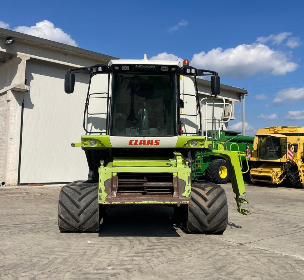 CLAAS MIETITREBBIA LEXION 570TT - Kombajn za žetvu: slika CLAAS MIETITREBBIA LEXION 570TT - Kombajn za žetvu CLAAS MIETITREBBIA LEXION 570TT - Kombajn za žetvu: slika CLAAS MIETITREBBIA LEXION 570TT - Kombajn za žetvu