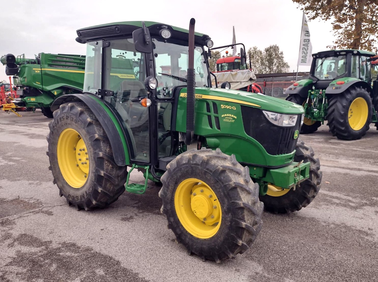 JOHN DEERE 5090 G - Traktor: slika JOHN DEERE 5090 G - Traktor JOHN DEERE 5090 G - Traktor: slika JOHN DEERE 5090 G - Traktor