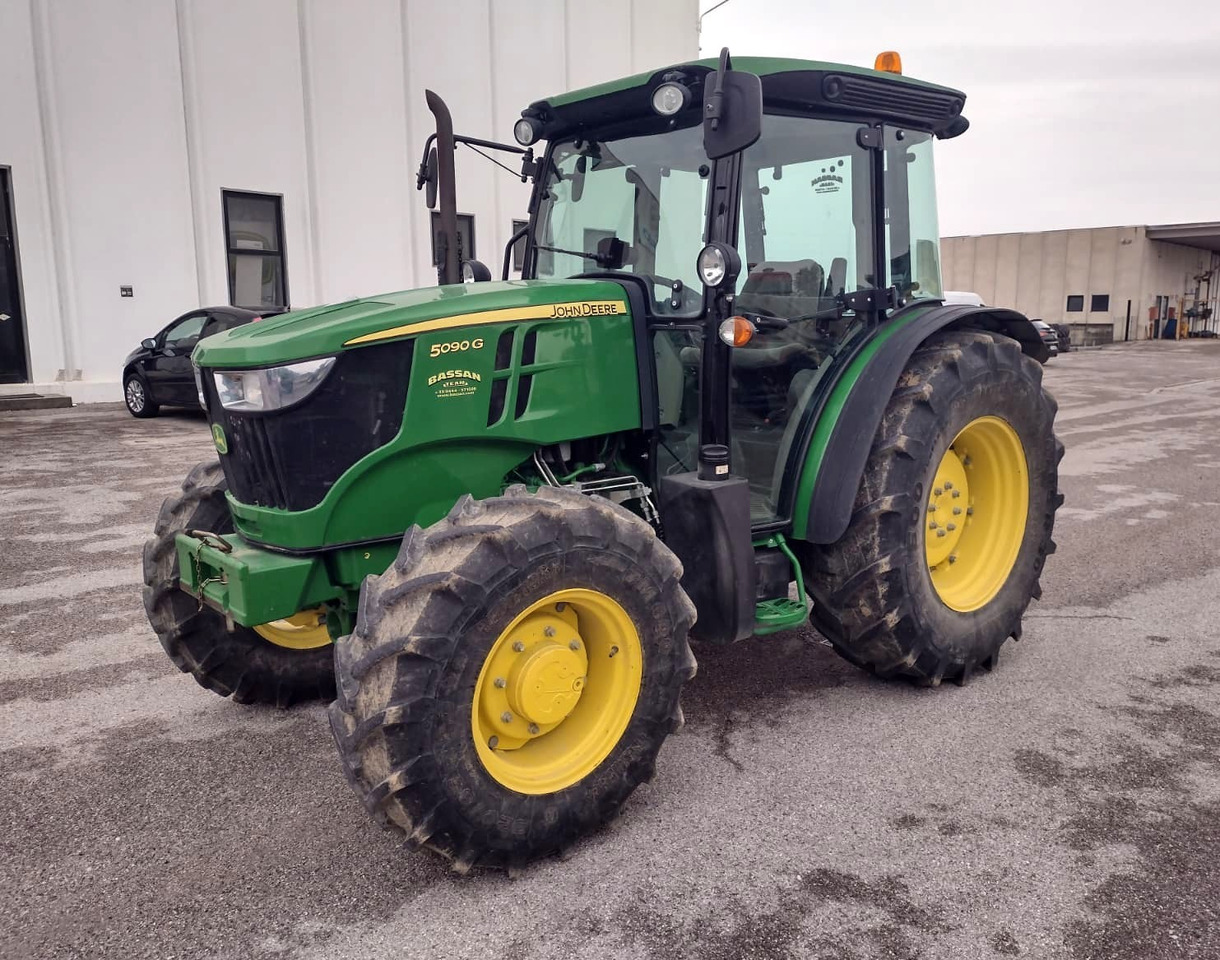 JOHN DEERE 5090 G - Traktor: slika JOHN DEERE 5090 G - Traktor JOHN DEERE 5090 G - Traktor: slika JOHN DEERE 5090 G - Traktor