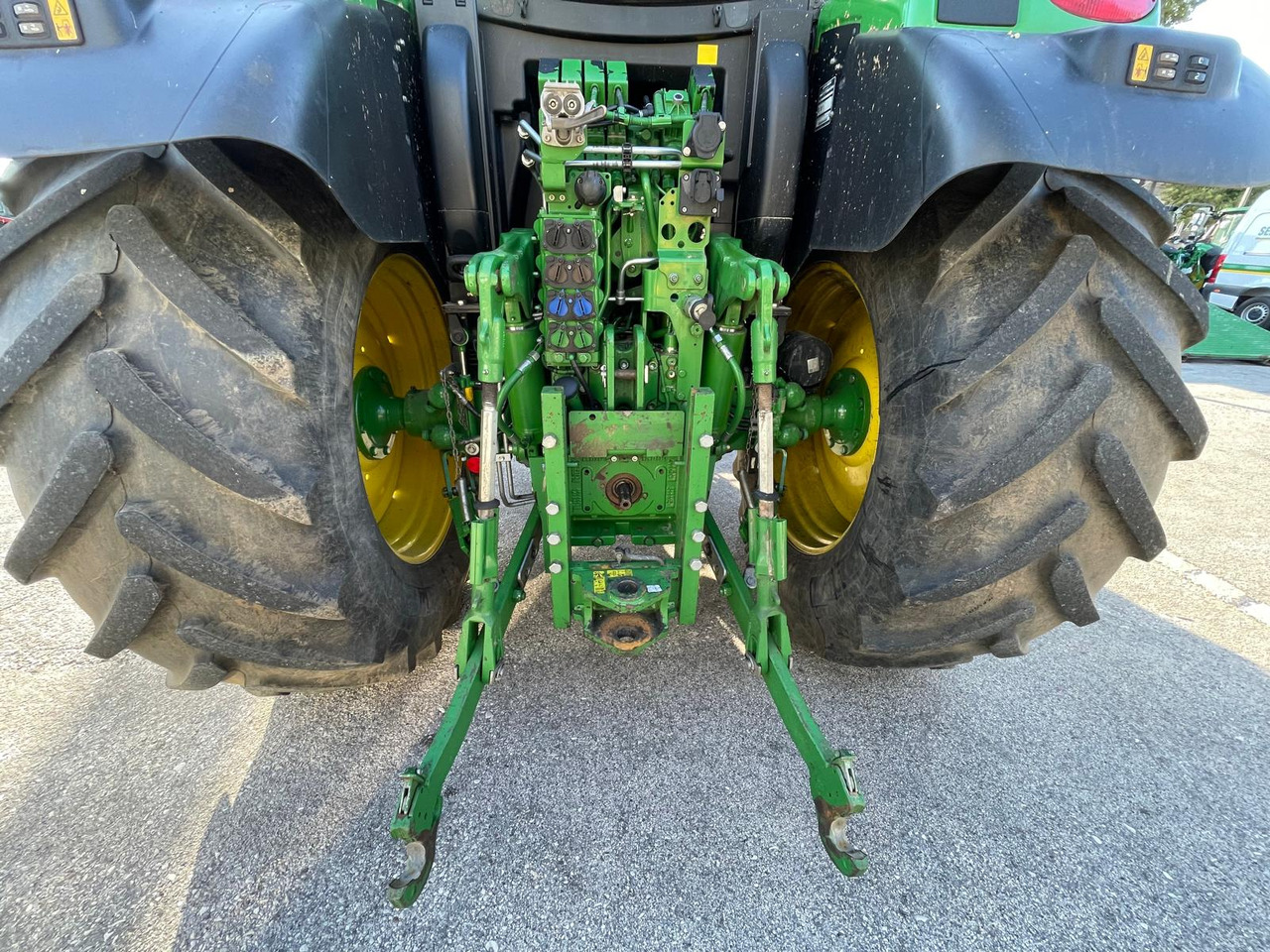 JOHN DEERE 6130 R - Traktor: slika JOHN DEERE 6130 R - Traktor JOHN DEERE 6130 R - Traktor: slika JOHN DEERE 6130 R - Traktor