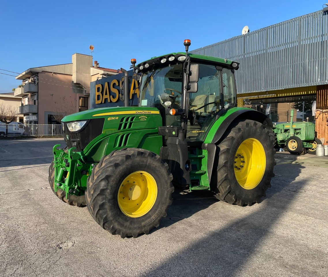 JOHN DEERE 6130 R - Traktor: slika JOHN DEERE 6130 R - Traktor JOHN DEERE 6130 R - Traktor: slika JOHN DEERE 6130 R - Traktor