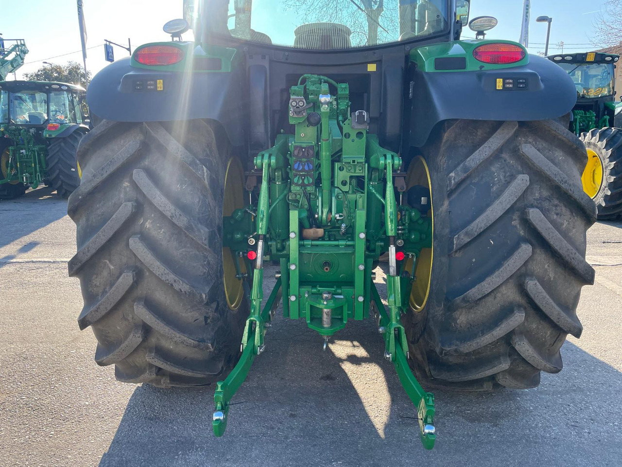 JOHN DEERE 6145 R - Traktor: slika JOHN DEERE 6145 R - Traktor JOHN DEERE 6145 R - Traktor: slika JOHN DEERE 6145 R - Traktor
