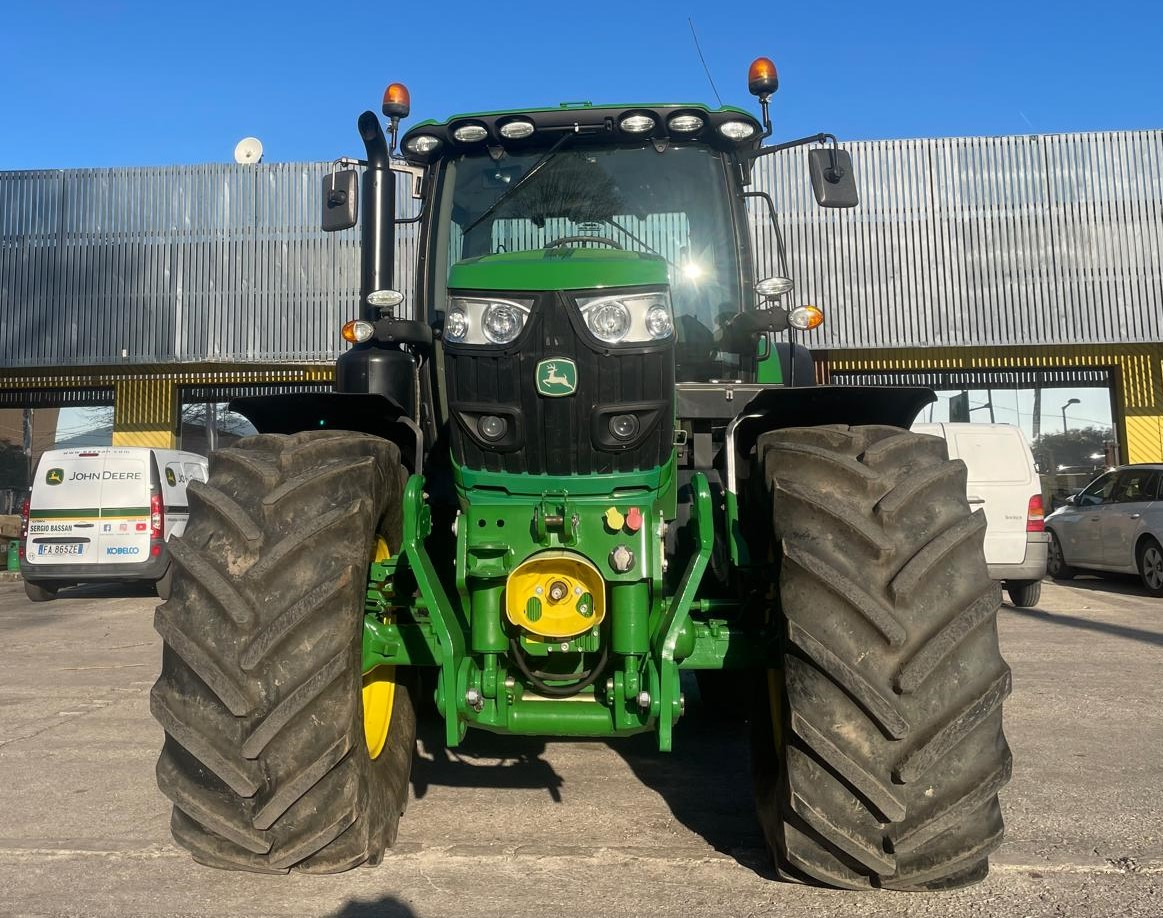 JOHN DEERE 6145 R - Traktor: slika JOHN DEERE 6145 R - Traktor JOHN DEERE 6145 R - Traktor: slika JOHN DEERE 6145 R - Traktor