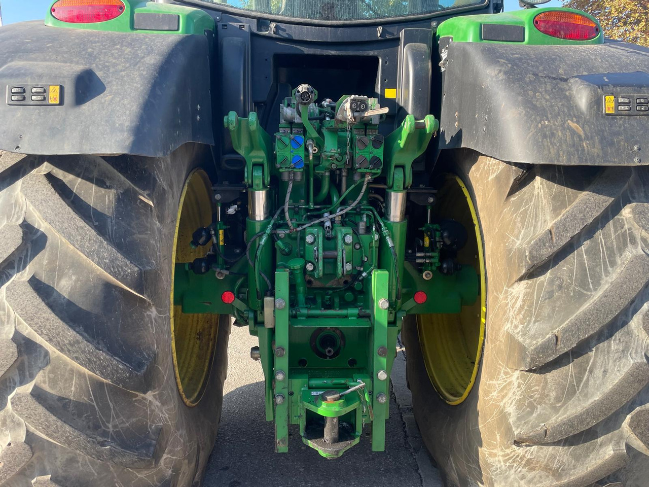 JOHN DEERE 6170 R - Traktor: slika JOHN DEERE 6170 R - Traktor JOHN DEERE 6170 R - Traktor: slika JOHN DEERE 6170 R - Traktor