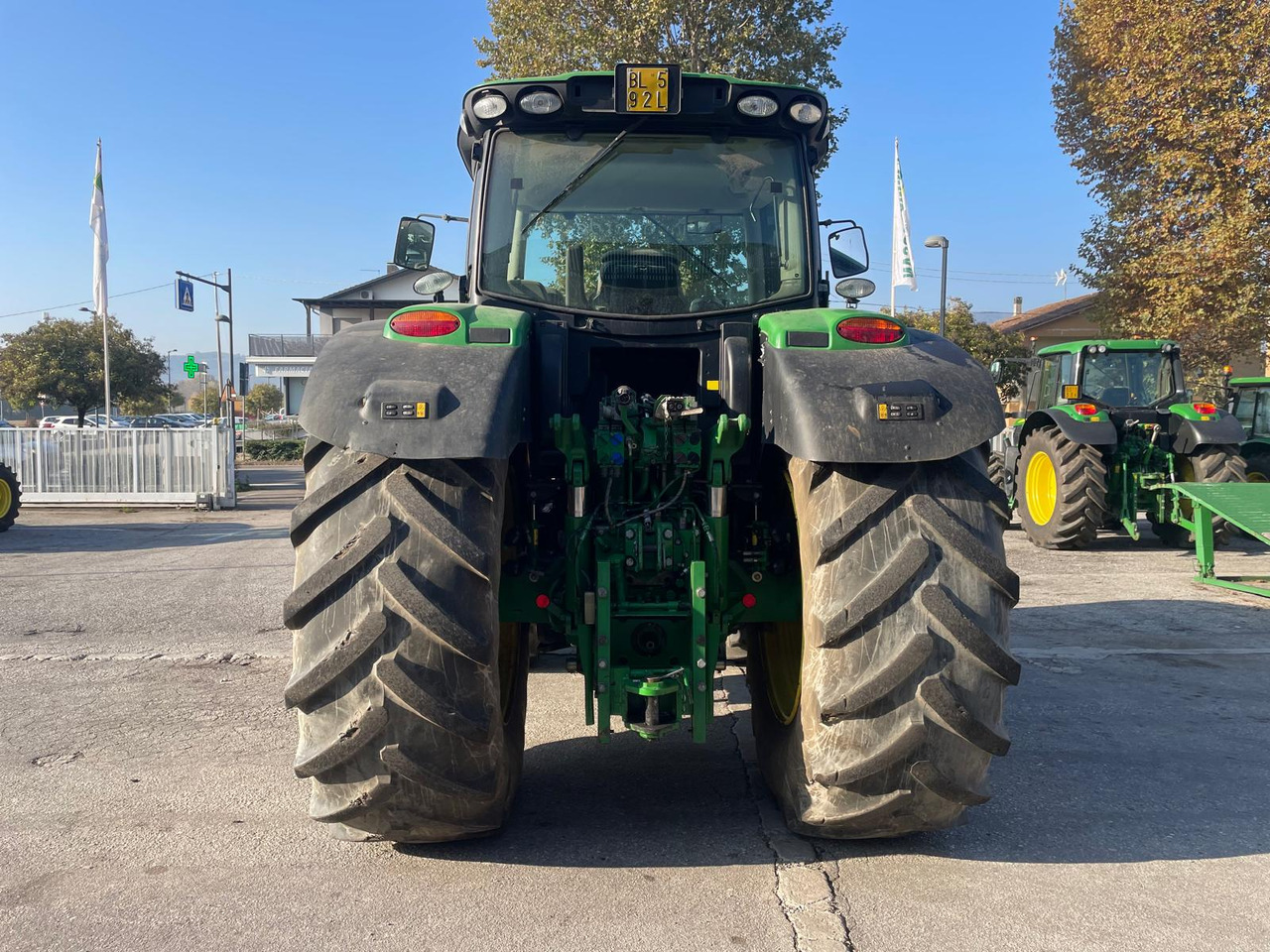 JOHN DEERE 6170 R - Traktor: slika JOHN DEERE 6170 R - Traktor JOHN DEERE 6170 R - Traktor: slika JOHN DEERE 6170 R - Traktor