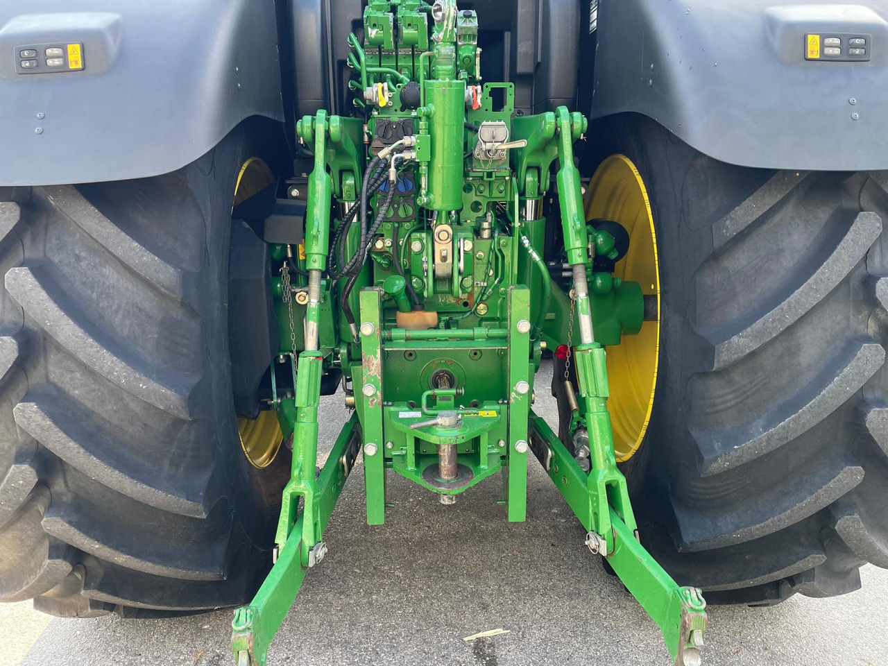 JOHN DEERE 6175 R - Traktor: slika JOHN DEERE 6175 R - Traktor JOHN DEERE 6175 R - Traktor: slika JOHN DEERE 6175 R - Traktor