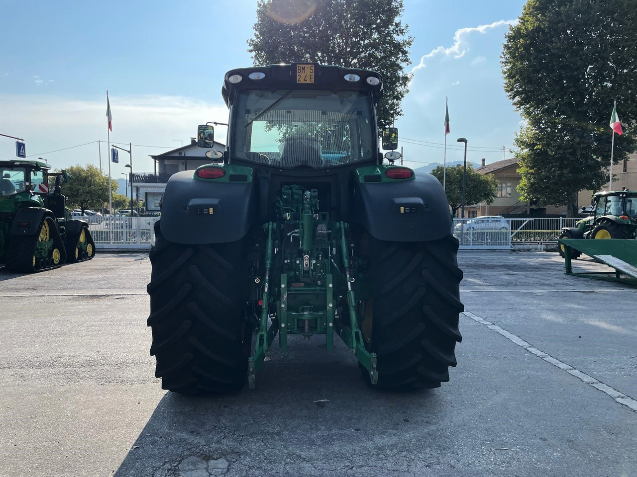 JOHN DEERE 6175 R - Traktor: slika JOHN DEERE 6175 R - Traktor JOHN DEERE 6175 R - Traktor: slika JOHN DEERE 6175 R - Traktor