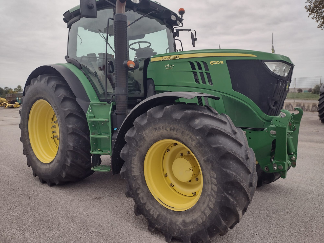 JOHN DEERE 6210 R - Traktor: slika JOHN DEERE 6210 R - Traktor JOHN DEERE 6210 R - Traktor: slika JOHN DEERE 6210 R - Traktor