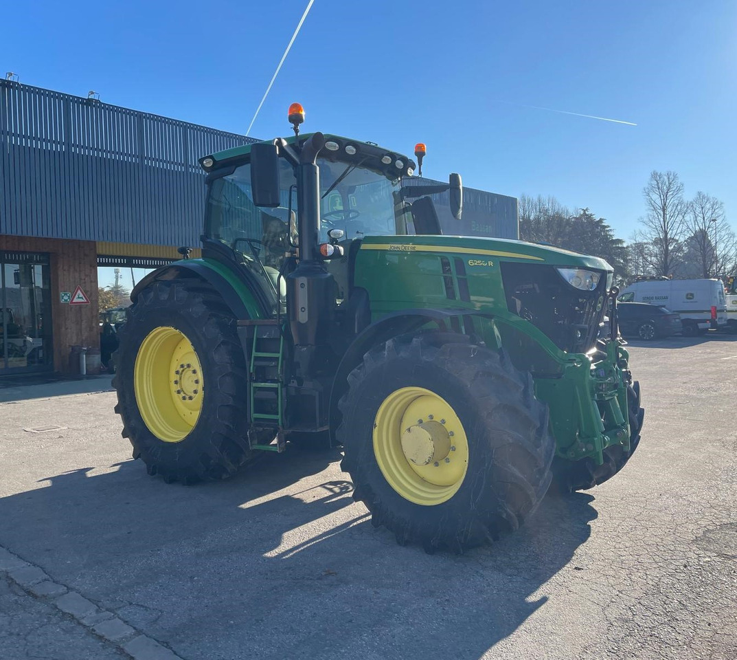 JOHN DEERE 6250 R - Traktor: slika JOHN DEERE 6250 R - Traktor JOHN DEERE 6250 R - Traktor: slika JOHN DEERE 6250 R - Traktor