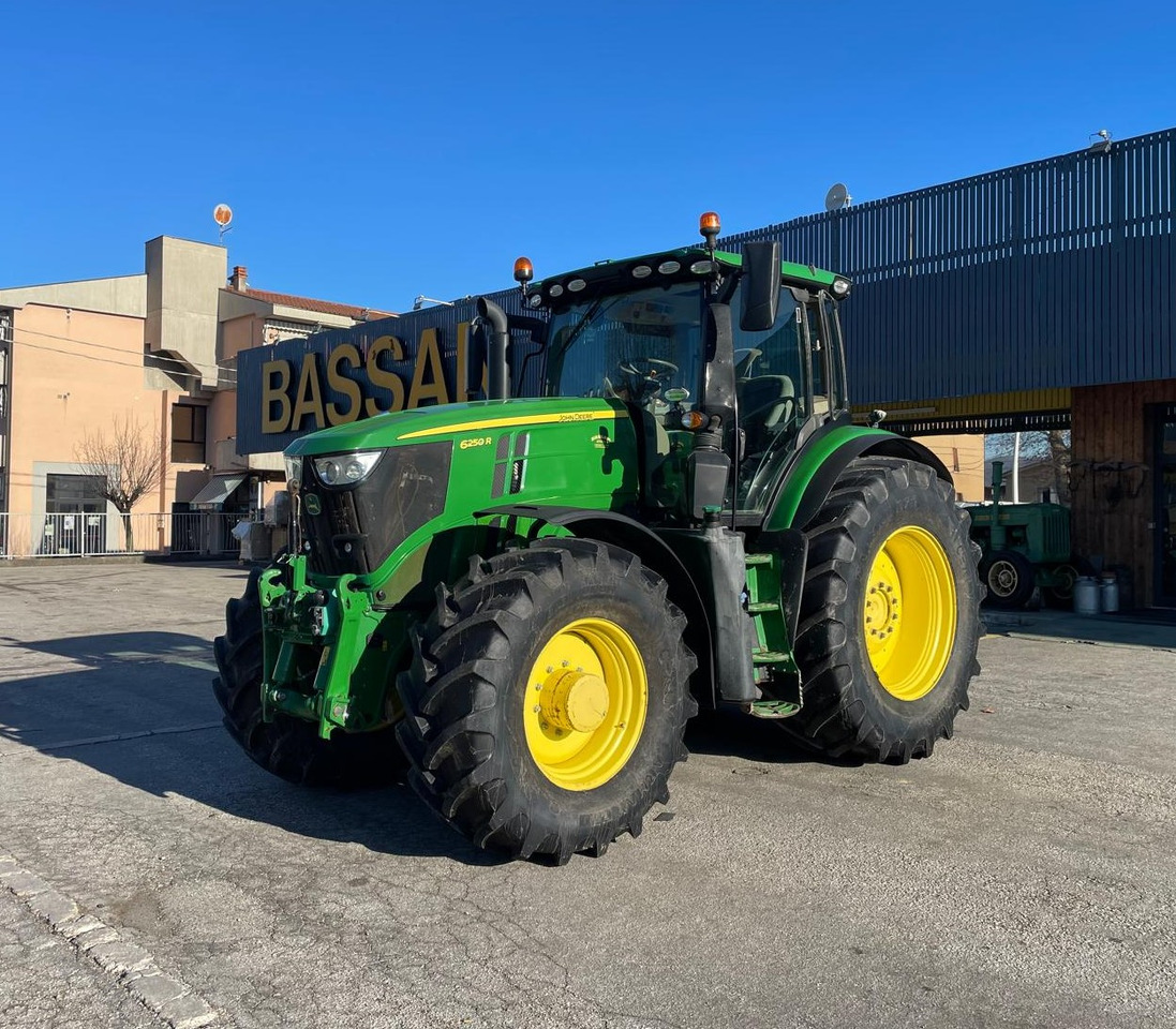 JOHN DEERE 6250 R - Traktor: slika JOHN DEERE 6250 R - Traktor JOHN DEERE 6250 R - Traktor: slika JOHN DEERE 6250 R - Traktor