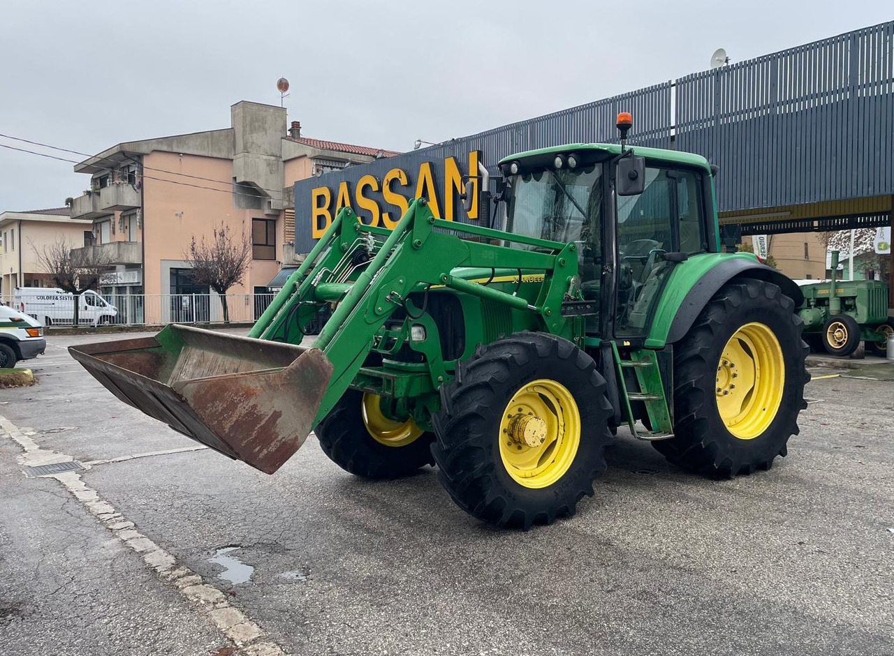 JOHN DEERE 6420 S - Traktor: slika JOHN DEERE 6420 S - Traktor JOHN DEERE 6420 S - Traktor: slika JOHN DEERE 6420 S - Traktor