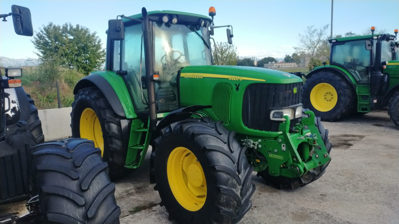 JOHN DEERE 6920 S - Traktor: slika JOHN DEERE 6920 S - Traktor JOHN DEERE 6920 S - Traktor: slika JOHN DEERE 6920 S - Traktor