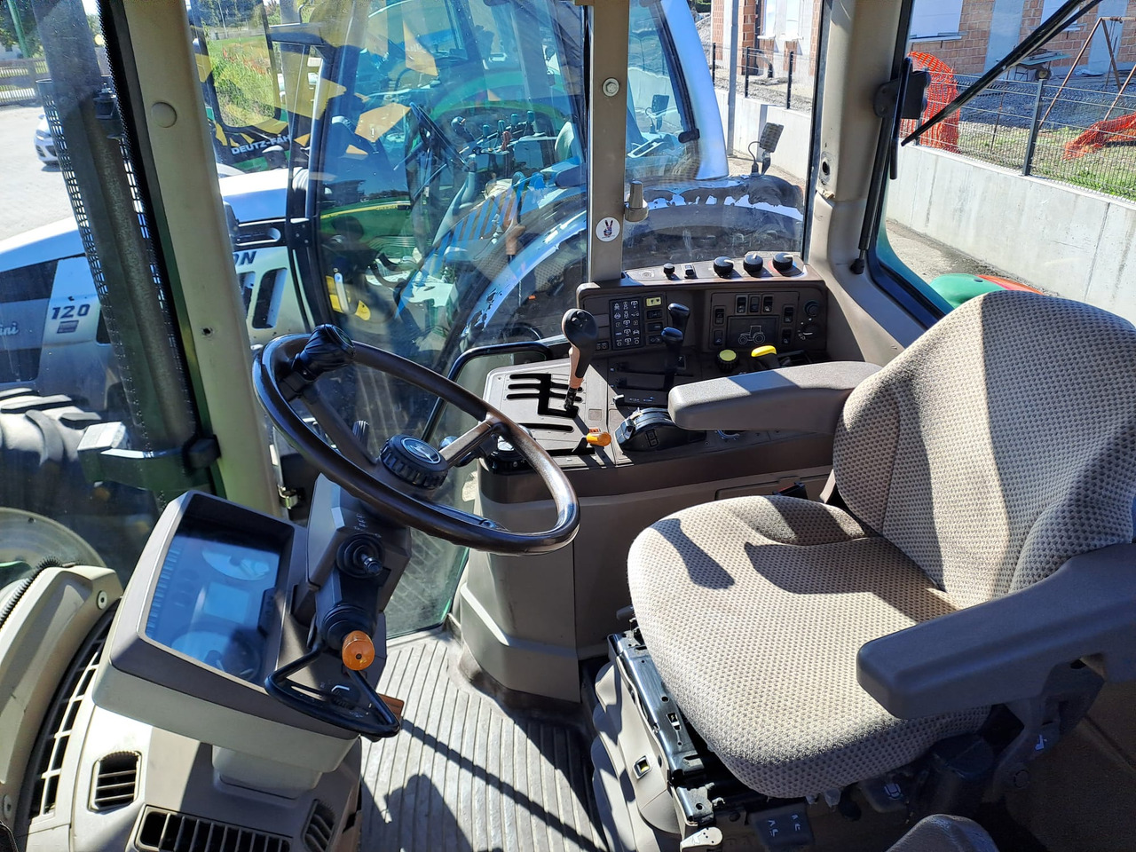 JOHN DEERE 6920 S - Traktor: slika JOHN DEERE 6920 S - Traktor JOHN DEERE 6920 S - Traktor: slika JOHN DEERE 6920 S - Traktor