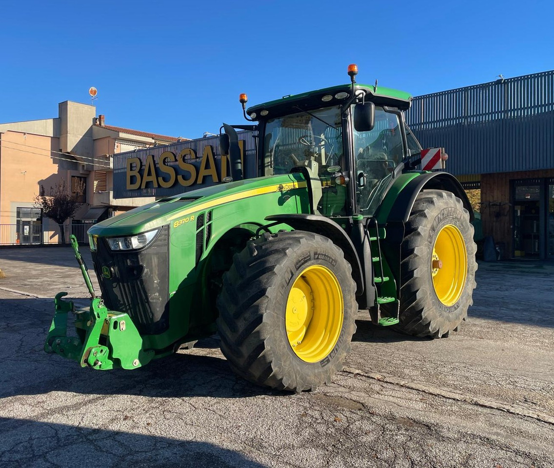 JOHN DEERE 8370 R - Traktor: slika JOHN DEERE 8370 R - Traktor JOHN DEERE 8370 R - Traktor: slika JOHN DEERE 8370 R - Traktor