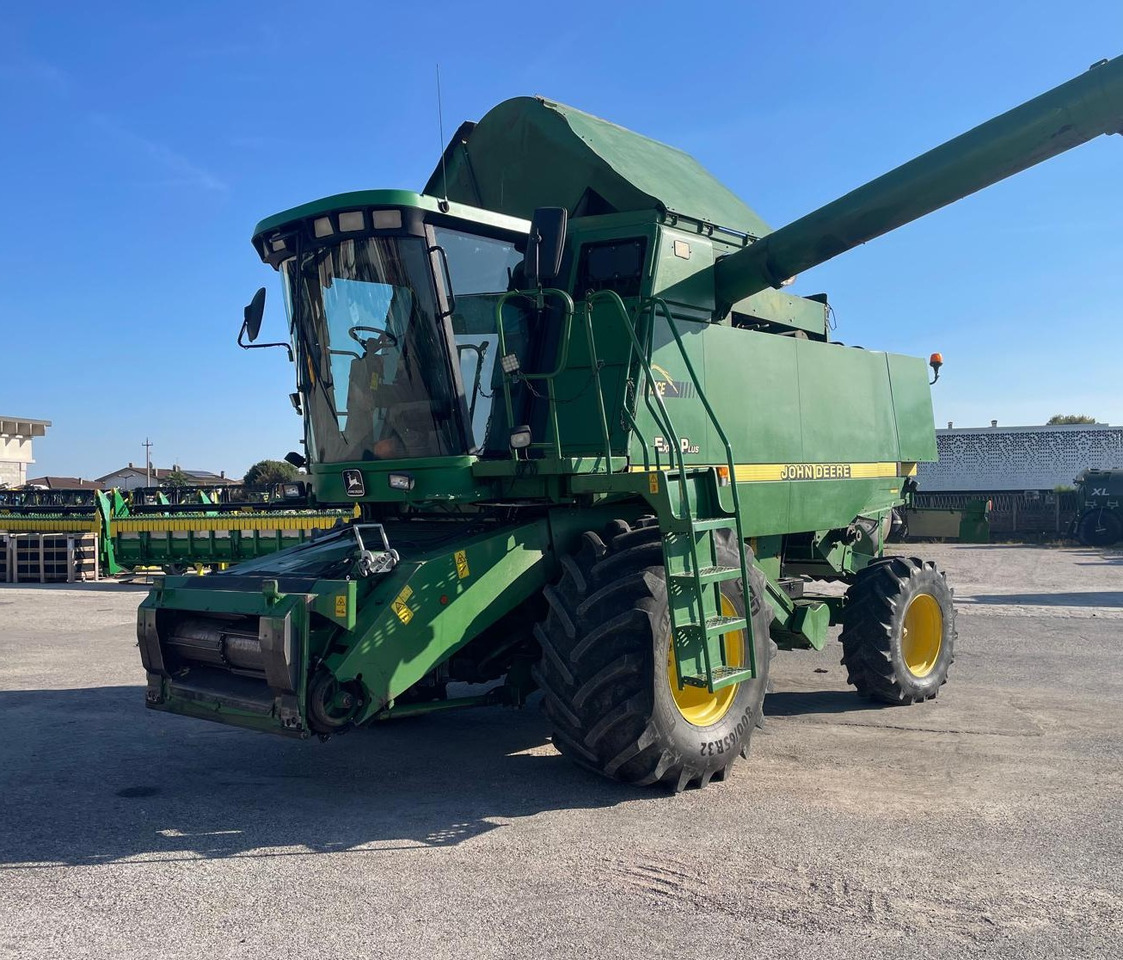 JOHN DEERE MIETITREBBIA CTS - Kombajn za žetvu: slika JOHN DEERE MIETITREBBIA CTS - Kombajn za žetvu JOHN DEERE MIETITREBBIA CTS - Kombajn za žetvu: slika JOHN DEERE MIETITREBBIA CTS - Kombajn za žetvu