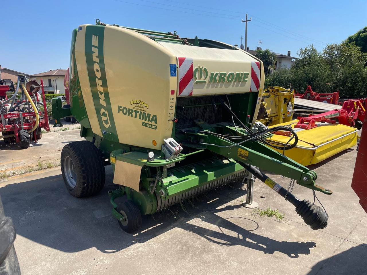 KRONE ROTOPRESSA FORTIMA F 1600 MC - Rolo balirka: slika KRONE ROTOPRESSA FORTIMA F 1600 MC - Rolo balirka KRONE ROTOPRESSA FORTIMA F 1600 MC - Rolo balirka: slika KRONE ROTOPRESSA FORTIMA F 1600 MC - Rolo balirka