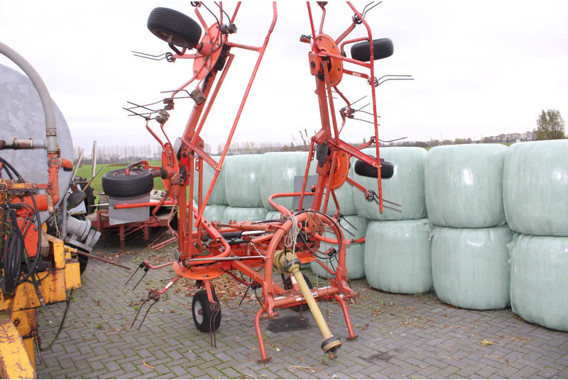 Fella 680 en diverse machines - Prevrtač sijena/ Grabulje: slika Fella 680 en diverse machines - Prevrtač sijena/ Grabulje Fella 680 en diverse machines - Prevrtač sijena/ Grabulje: slika Fella 680 en diverse machines - Prevrtač sijena/ Grabulje