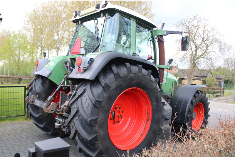 Fendt FAVORIT 711 VARIO 711 Vario met fronthef en frontaftakas - Traktor: slika Fendt FAVORIT 711 VARIO 711 Vario met fronthef en frontaftakas - Traktor Fendt FAVORIT 711 VARIO 711 Vario met fronthef en frontaftakas - Traktor: slika Fendt FAVORIT 711 VARIO 711 Vario met fronthef en frontaftakas - Traktor