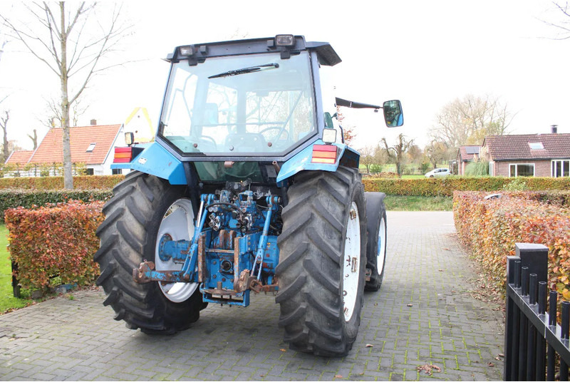 New Holland 6640 met turbo fronthef en front pto - Traktor: slika New Holland 6640 met turbo fronthef en front pto - Traktor New Holland 6640 met turbo fronthef en front pto - Traktor: slika New Holland 6640 met turbo fronthef en front pto - Traktor