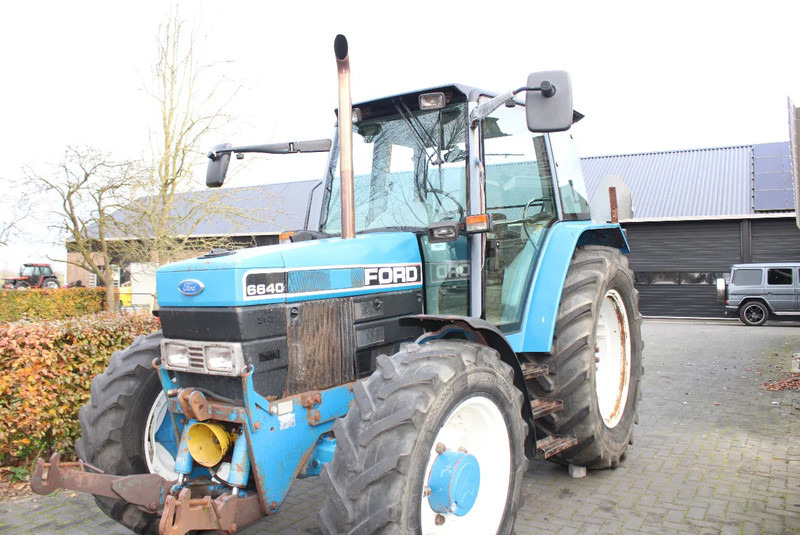 New Holland 6640 met turbo fronthef en front pto - Traktor: slika New Holland 6640 met turbo fronthef en front pto - Traktor New Holland 6640 met turbo fronthef en front pto - Traktor: slika New Holland 6640 met turbo fronthef en front pto - Traktor
