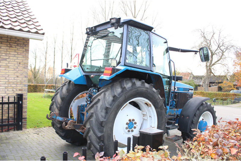 New Holland 6640 met turbo fronthef en front pto - Traktor: slika New Holland 6640 met turbo fronthef en front pto - Traktor New Holland 6640 met turbo fronthef en front pto - Traktor: slika New Holland 6640 met turbo fronthef en front pto - Traktor