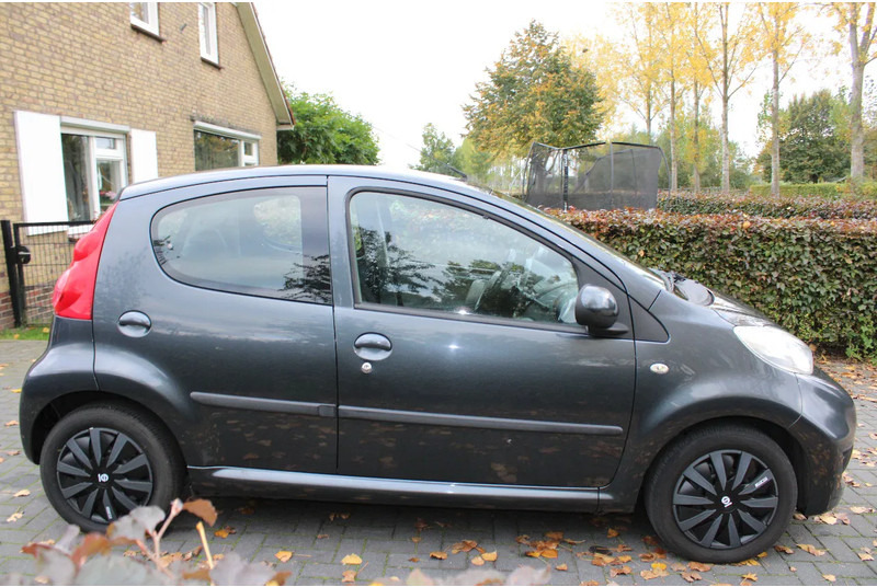Peugeot 107 - Hatchback: slika Peugeot 107 - Hatchback Peugeot 107 - Hatchback: slika Peugeot 107 - Hatchback