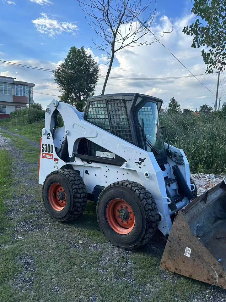 BOBCAT s300 - Mini utovarivač: slika BOBCAT s300 - Mini utovarivač BOBCAT s300 - Mini utovarivač: slika BOBCAT s300 - Mini utovarivač