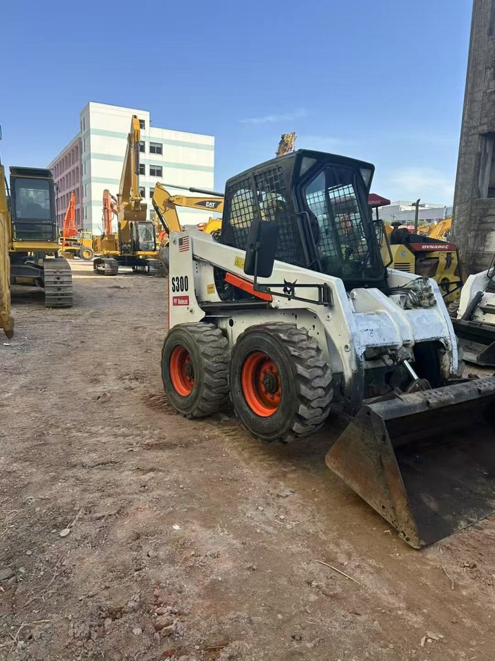 BOBCAT s300 - Mini utovarivač: slika BOBCAT s300 - Mini utovarivač BOBCAT s300 - Mini utovarivač: slika BOBCAT s300 - Mini utovarivač