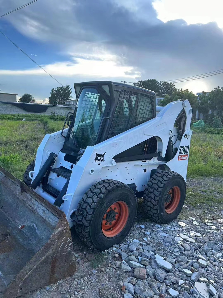 BOBCAT s300 - Mini utovarivač: slika BOBCAT s300 - Mini utovarivač BOBCAT s300 - Mini utovarivač: slika BOBCAT s300 - Mini utovarivač