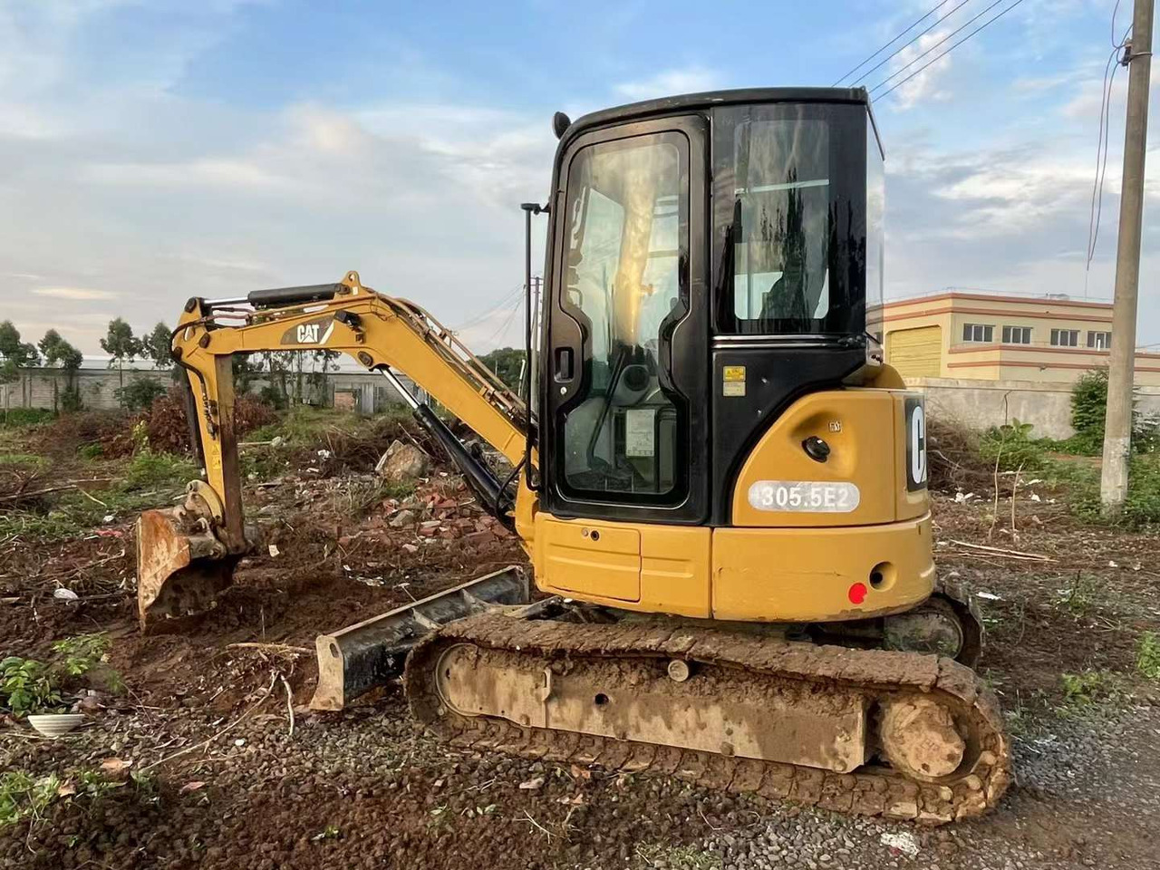 CATERPILLAR 303.5e - Mini bager: slika CATERPILLAR 303.5e - Mini bager CATERPILLAR 303.5e - Mini bager: slika CATERPILLAR 303.5e - Mini bager