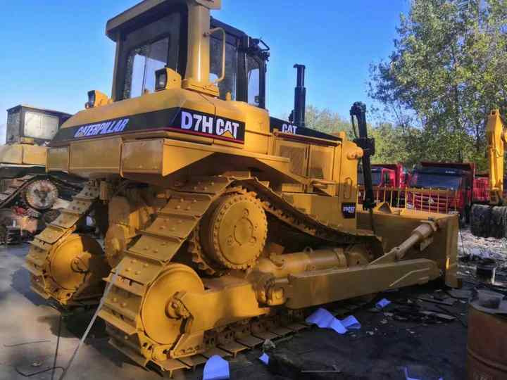 Second Hand Caterpillar CAT D7H D7G D7R Bulldozer, Used CAT D7H Japan Import in Good Condition - Buldožer: slika Second Hand Caterpillar CAT D7H D7G D7R Bulldozer, Used CAT D7H Japan Import in Good Condition - Buldožer Second Hand Caterpillar CAT D7H D7G D7R Bulldozer, Used CAT D7H Japan Import in Good Condition - Buldožer: slika Second Hand Caterpillar CAT D7H D7G D7R Bulldozer, Used CAT D7H Japan Import in Good Condition - Buldožer