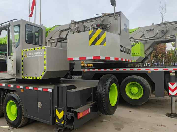 Second Hand ZOOMLION 25 Ton ZTC250V531 30 Ton ZTC300V532 70 Ton ZTC700H6 Hydraulmic Mobile Truck Crane on Sale - Autodizalica: slika Second Hand ZOOMLION 25 Ton ZTC250V531 30 Ton ZTC300V532 70 Ton ZTC700H6 Hydraulmic Mobile Truck Crane on Sale - Autodizalica Second Hand ZOOMLION 25 Ton ZTC250V531 30 Ton ZTC300V532 70 Ton ZTC700H6 Hydraulmic Mobile Truck Crane on Sale - Autodizalica: slika Second Hand ZOOMLION 25 Ton ZTC250V531 30 Ton ZTC300V532 70 Ton ZTC700H6 Hydraulmic Mobile Truck Crane on Sale - Autodizalica