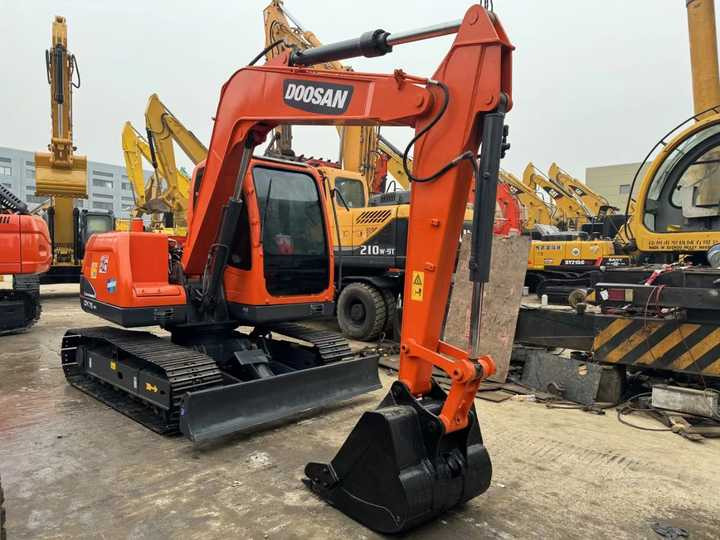 Used Excavator Doosan DX70 75 Excavator Second Hand Digger Used Machinery 7 Ton Used Hydraulic Crawler Excavator - Bager: slika Used Excavator Doosan DX70 75 Excavator Second Hand Digger Used Machinery 7 Ton Used Hydraulic Crawler Excavator - Bager Used Excavator Doosan DX70 75 Excavator Second Hand Digger Used Machinery 7 Ton Used Hydraulic Crawler Excavator - Bager: slika Used Excavator Doosan DX70 75 Excavator Second Hand Digger Used Machinery 7 Ton Used Hydraulic Crawler Excavator - Bager