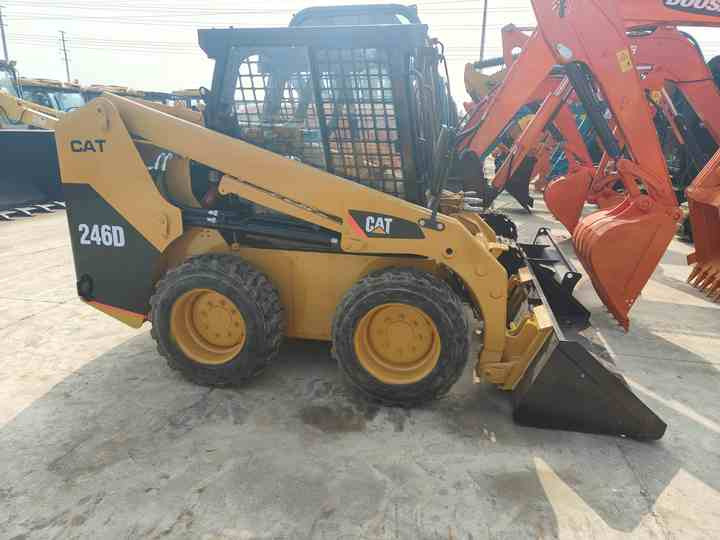 Used Front Loader Tractor CAT 246D Skid Steer Loader / Used Cat 226B 246C 246d Mini Skid Steer Loader in Stock - Mini utovarivač: slika Used Front Loader Tractor CAT 246D Skid Steer Loader / Used Cat 226B 246C 246d Mini Skid Steer Loader in Stock - Mini utovarivač Used Front Loader Tractor CAT 246D Skid Steer Loader / Used Cat 226B 246C 246d Mini Skid Steer Loader in Stock - Mini utovarivač: slika Used Front Loader Tractor CAT 246D Skid Steer Loader / Used Cat 226B 246C 246d Mini Skid Steer Loader in Stock - Mini utovarivač