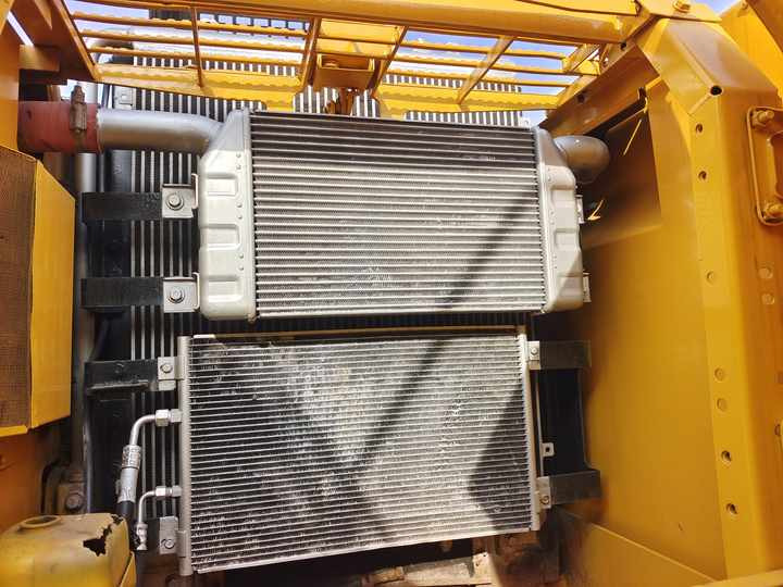 Bager Used Koamtsu Pc200 Excavator for Sale  Original Japan Brand Koamstu Pc200-7 200-8 Pc220-8 Excavator for Sale [ Copy ]: slika Bager Used Koamtsu Pc200 Excavator for Sale  Original Japan Brand Koamstu Pc200-7 200-8 Pc220-8 Excavator for Sale [ Copy ]