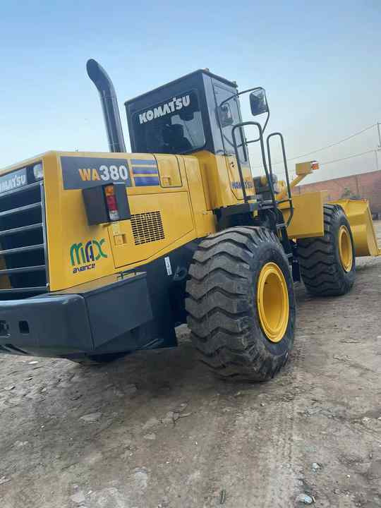 Used Komatsu WA380-3 Front Loader in Very Good Condition Strong Power komatsu 380 Wheel Loader Low Price Hot Sale - Utovarivač na kotačima: slika Used Komatsu WA380-3 Front Loader in Very Good Condition Strong Power komatsu 380 Wheel Loader Low Price Hot Sale - Utovarivač na kotačima Used Komatsu WA380-3 Front Loader in Very Good Condition Strong Power komatsu 380 Wheel Loader Low Price Hot Sale - Utovarivač na kotačima: slika Used Komatsu WA380-3 Front Loader in Very Good Condition Strong Power komatsu 380 Wheel Loader Low Price Hot Sale - Utovarivač na kotačima