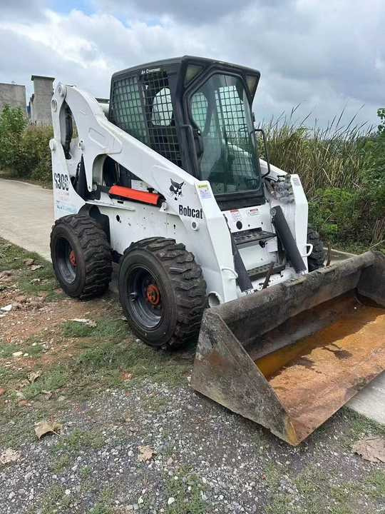 Very Good Machine Used Skid Wheel Loader Bobcat S300 for Sale - Mini utovarivač: slika Very Good Machine Used Skid Wheel Loader Bobcat S300 for Sale - Mini utovarivač Very Good Machine Used Skid Wheel Loader Bobcat S300 for Sale - Mini utovarivač: slika Very Good Machine Used Skid Wheel Loader Bobcat S300 for Sale - Mini utovarivač