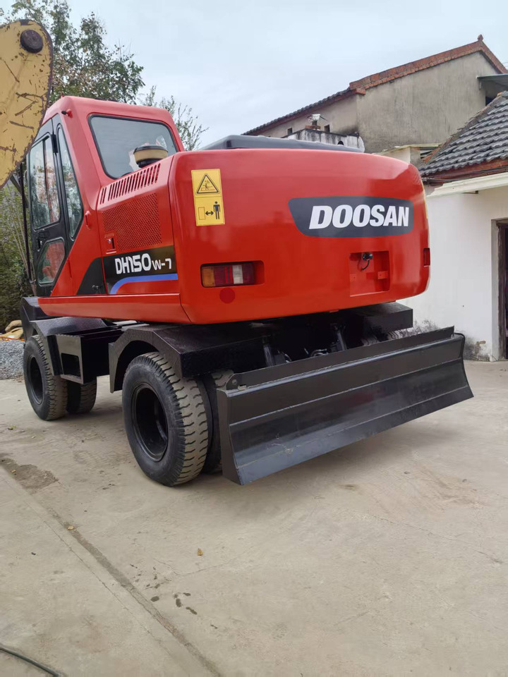 Doosan Used DH150W-7 wheeled excavator for sale at a low price. - Bager na kotačima: slika doosan Used DH150W-7 wheeled excavator for sale at a low price. - Bager na kotačima Doosan Used DH150W-7 wheeled excavator for sale at a low price. - Bager na kotačima: slika doosan Used DH150W-7 wheeled excavator for sale at a low price. - Bager na kotačima