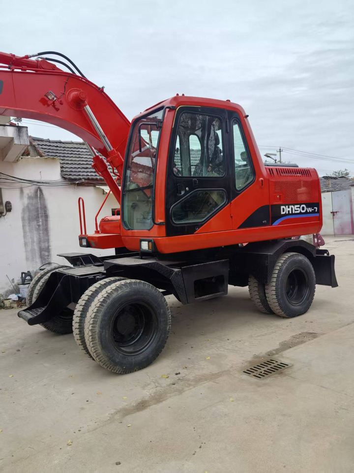 Doosan Used DH150W-7 wheeled excavator for sale at a low price. - Bager na kotačima: slika doosan Used DH150W-7 wheeled excavator for sale at a low price. - Bager na kotačima Doosan Used DH150W-7 wheeled excavator for sale at a low price. - Bager na kotačima: slika doosan Used DH150W-7 wheeled excavator for sale at a low price. - Bager na kotačima