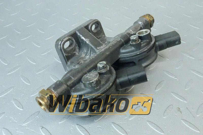 Fuel filter bracket Iveco 98497762 - Filter goriva za Građevinski strojevi: slika Fuel filter bracket Iveco 98497762 - Filter goriva za Građevinski strojevi Fuel filter bracket Iveco 98497762 - Filter goriva za Građevinski strojevi: slika Fuel filter bracket Iveco 98497762 - Filter goriva za Građevinski strojevi